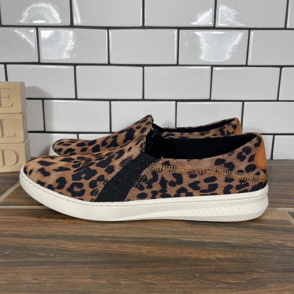 BareTraps Yadier Shoes Womens Sz 7.5 Auburn Leopard Print Casual Slip On Sneaker
